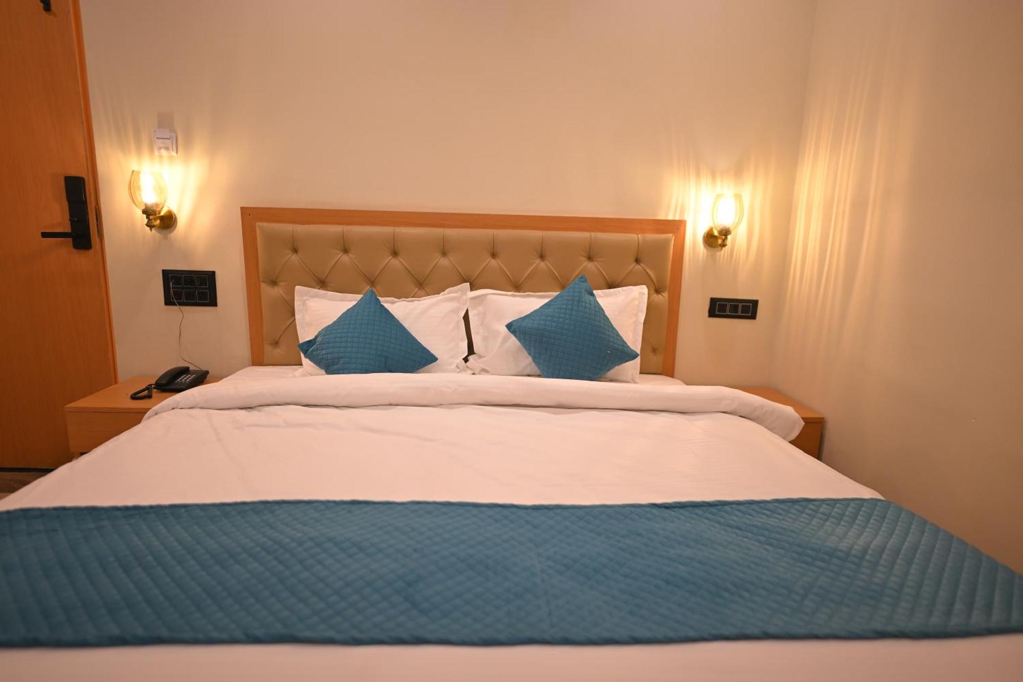 Sunrise Vista Inn Prayagraj Exterior photo